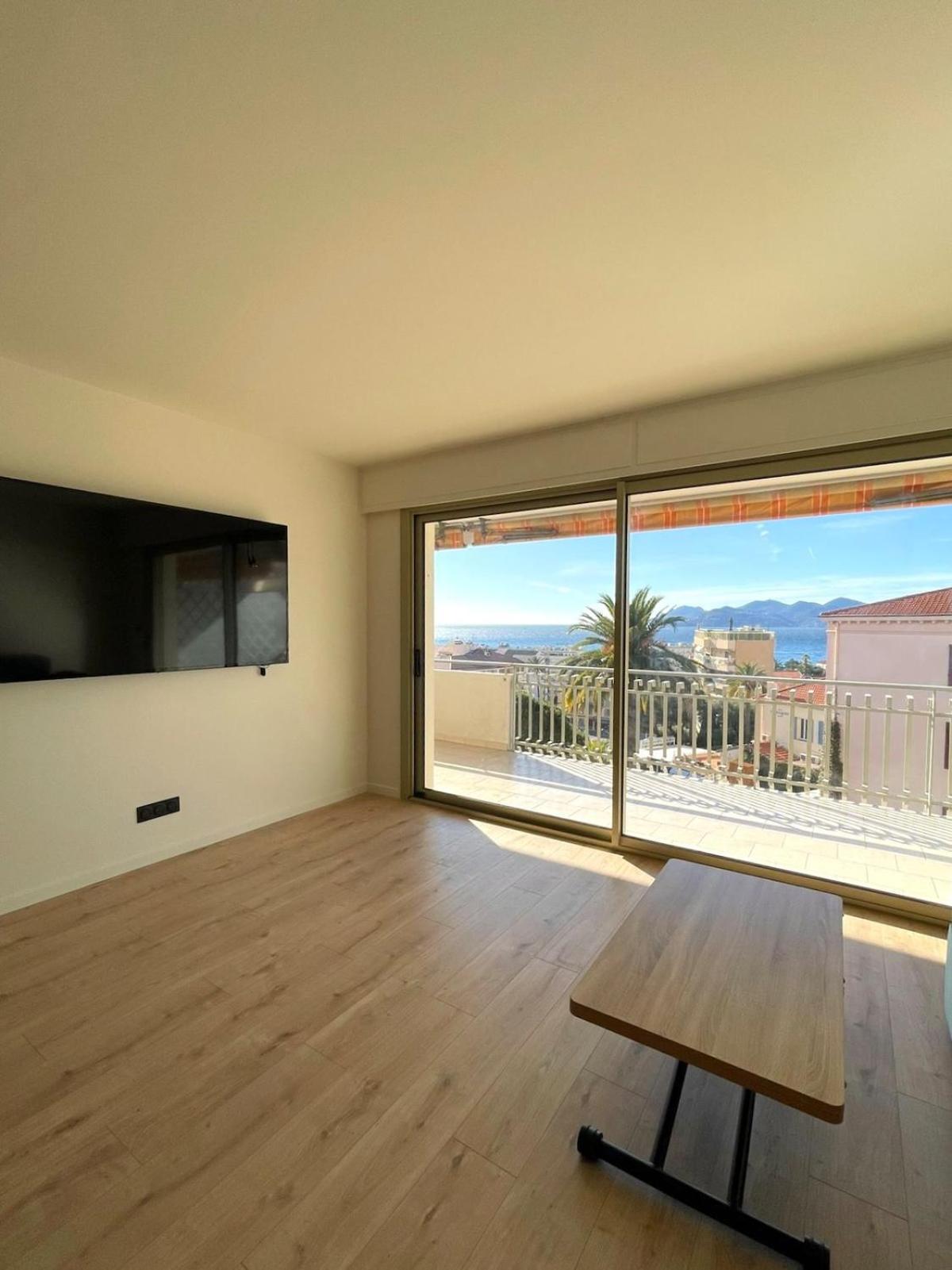 3 Renovated Sea View 2025 Cannes
