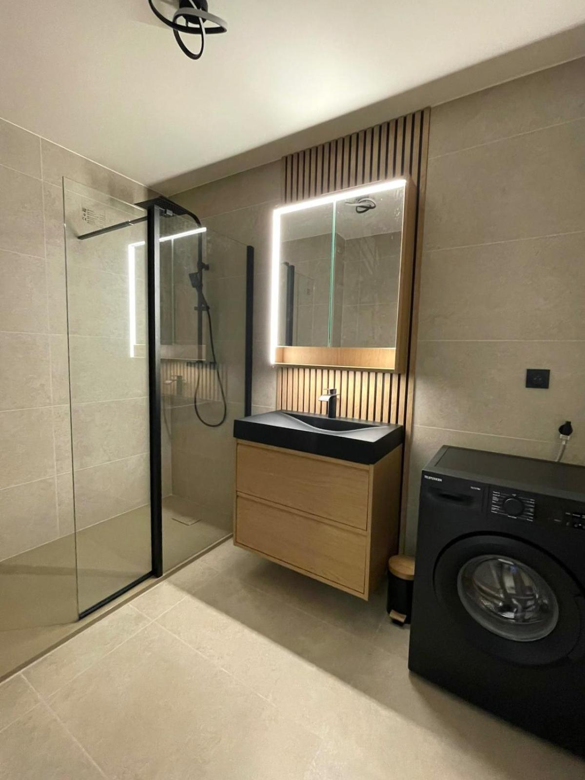 3 Renovated Sea View 2025